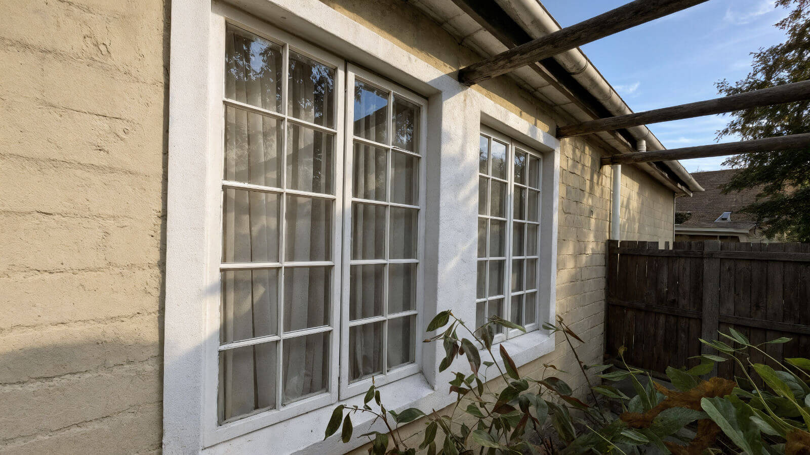 Exterior painting and window repairs in Table View
